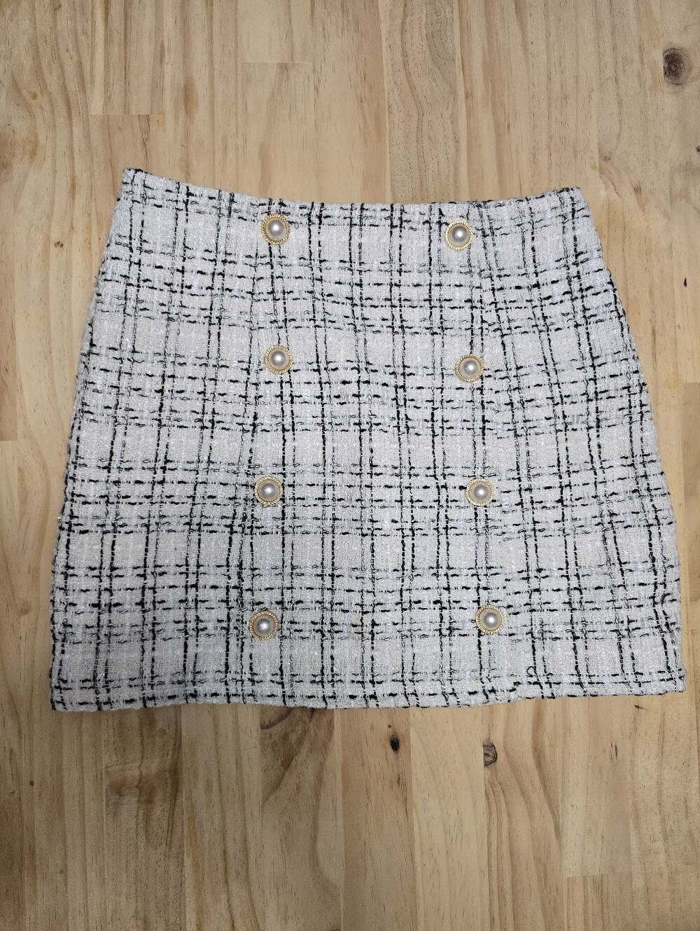 Classic White Plaid Tweed Mini Skirt with Pearl Buttons
